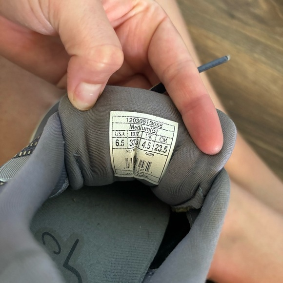 Brooks Ghost 12 1203051B086 Medium B Size Women's 6.5 - Picture 6 of 9